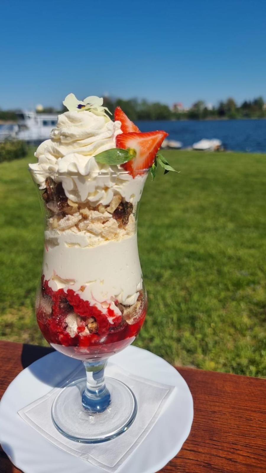 Hotel Mikorzyn Ślesin Kültér fotó